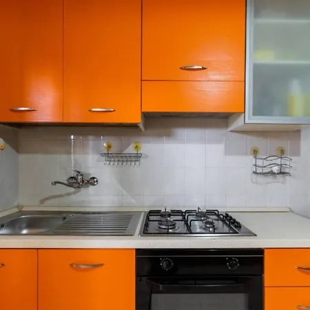 Orange House Apartment